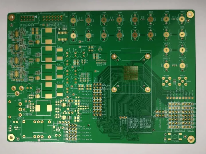 10 lag PCB med baggrund og via pad